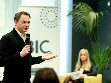 Mark Turrell, ustanovitelj in direktor agencije Orcasci