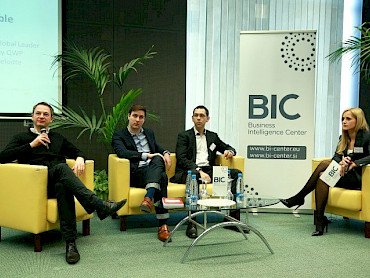 Mark Turrell, ustanovitelj in direktor agencije Orcasci;Robin Weninger, podjetnik;Lan Filipič, manager v oddelku za poslovno svetovanje, Deloitte d.o.o.;Daniela Bervar Kotolenko, Business Intelligence Center