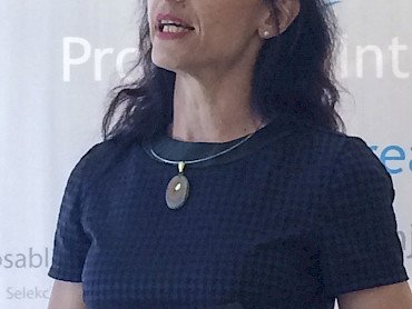 Suzi Asfour, poslovna asistentka